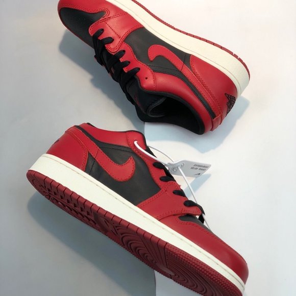 Athletic_Shoes